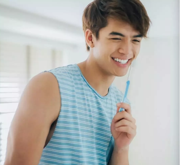 高颜值混血小王子，大胸腹肌筋Rou身材的天生暖男！ - 51虹马