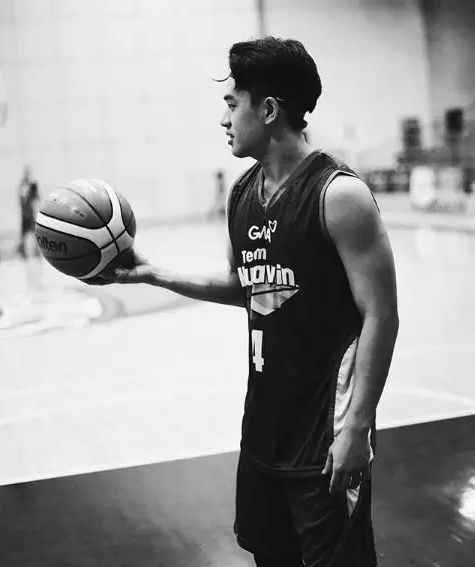 自己撕烂衣服秀内裤，这枚器大活好的华裔小奶狗很有料！ - 51虹马