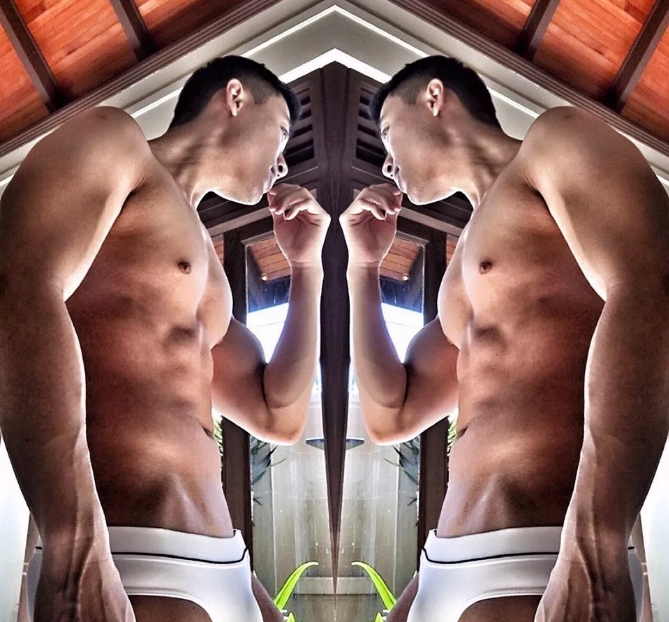 新加坡空少骚气外露，大尺度私照引围观 - 51虹马