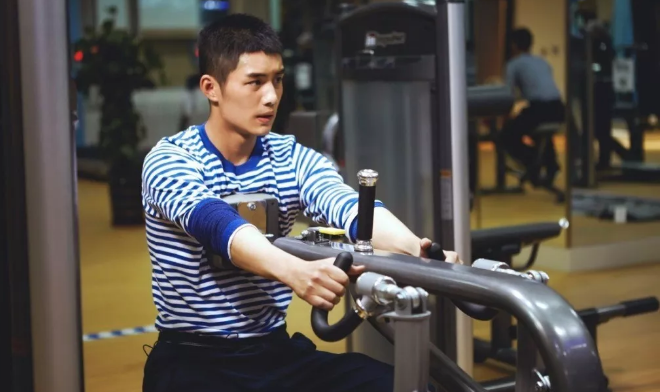 看点∣暖萌小鲜肉男友，变身八块腹肌制服石更汉，我的血槽快空了！ - 51虹马