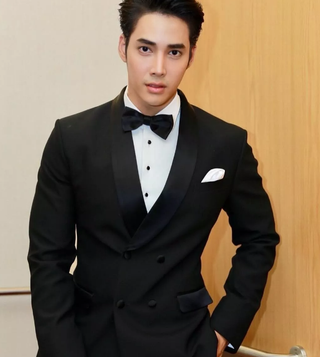 当肌肉帅哥穿上正装,这波爆肉荷尔蒙来的措不及防! - 51虹马 当肌肉帅哥穿上正装,这波爆肉荷尔蒙来的措不及防! - 51虹马