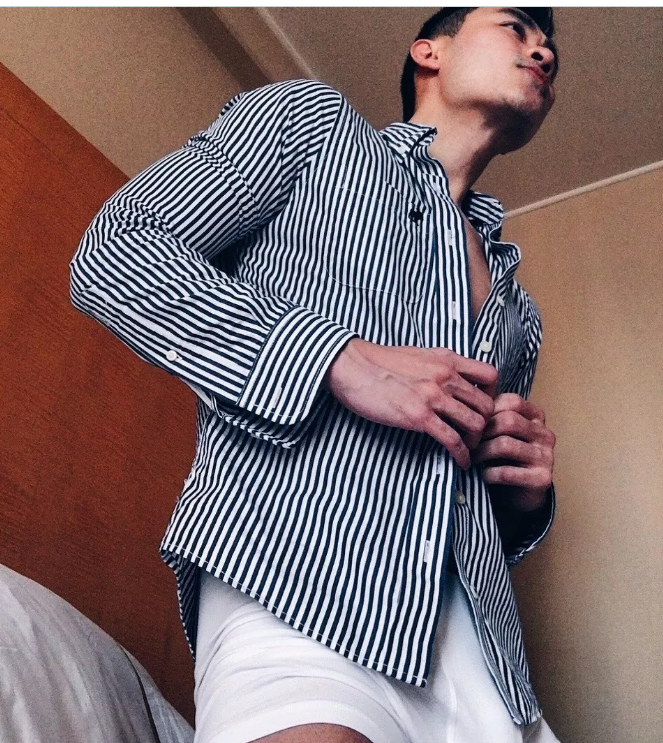 新加坡空少骚气外露，大尺度私照引围观 - 51虹马