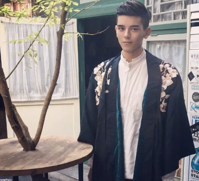 男朋友还是要找帅的，比如这个皮肤白嫩清爽帅气的小哥哥！－－牛旭东 - 51虹马