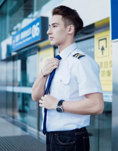 帅哥∣民航飞行学院的飞行员小哥哥，来自云端的制服诱惑！帅同-51虹马