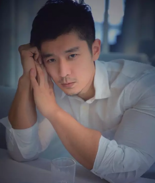 你们又要换老公了！93年肌肉小鲜肉萌帅萌帅的 - 51虹马