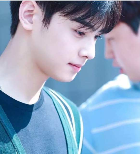 帅哥∣笑容超级可爱的元气少年，这个小鲜肉的颜值简直逆天了!－－车银优 - 51虹马