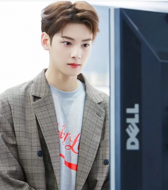 帅哥∣笑容超级可爱的元气少年，这个小鲜肉的颜值简直逆天了!－－车银优 - 51虹马