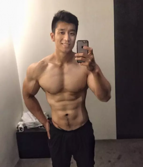 你们又要换老公了！93年肌肉小鲜肉萌帅萌帅的 - 51虹马