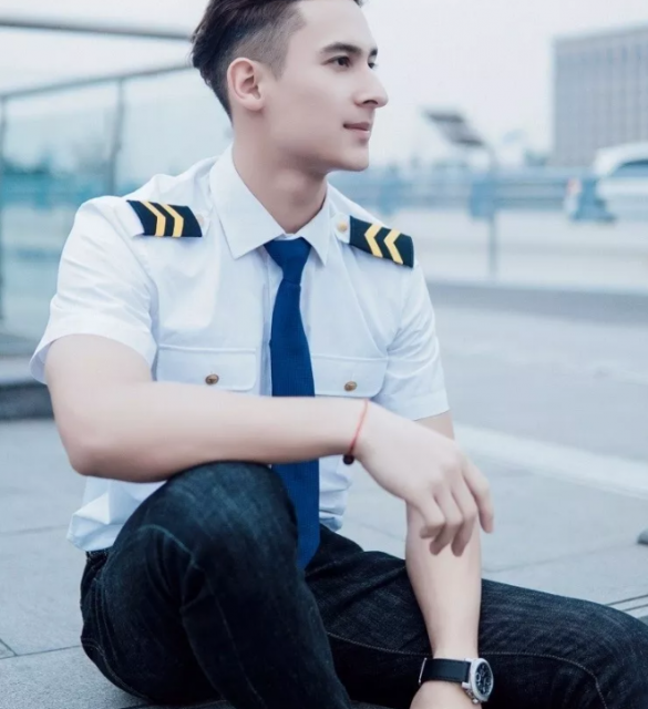 帅哥∣民航飞行学院的飞行员小哥哥，来自云端的制服诱惑！帅同 - 51虹马