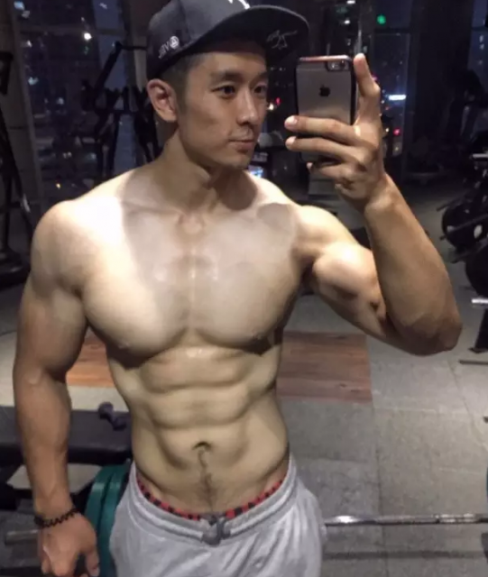 你们又要换老公了！93年肌肉小鲜肉萌帅萌帅的 - 51虹马