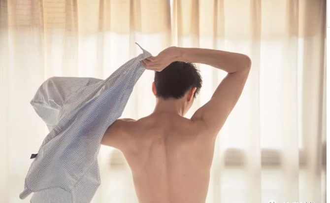 我哥昨天跟爸出柜了，老爸却对他说……-51虹马