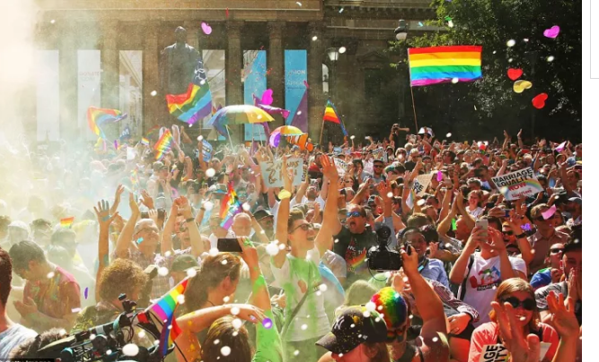 在澳洲众议院求婚的议员,终于和伴侣完婚了 - 51虹马 在澳洲众议院求婚的议员,终于和伴侣完婚了 - 51虹马