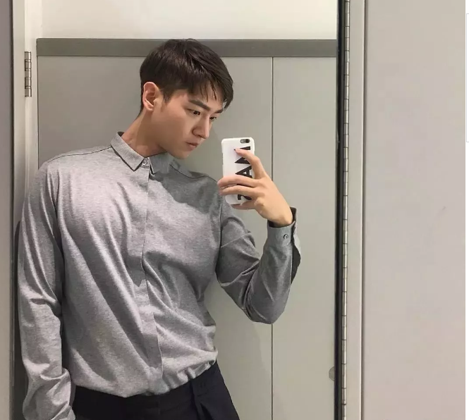 看点∣运动天菜大长腿大.鼻.子，肌肉身材少年感十足！被这枚行走的荷尔蒙扳弯……-51虹马