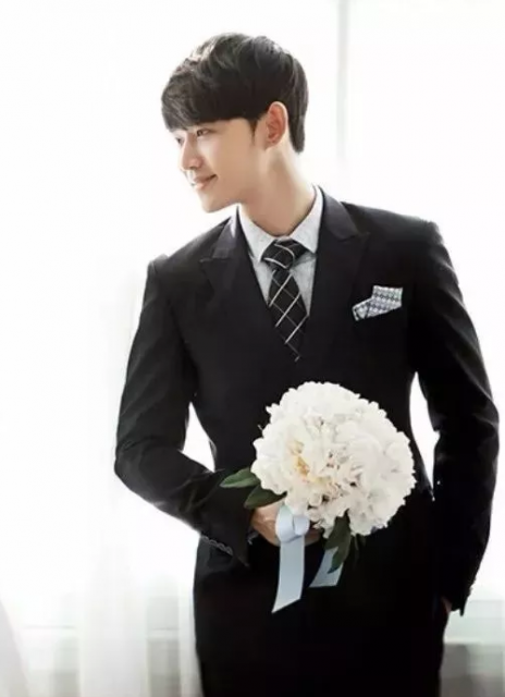 看点∣肌肉男模兼职健身私教,颜好料足还有腹肌加成-51虹马