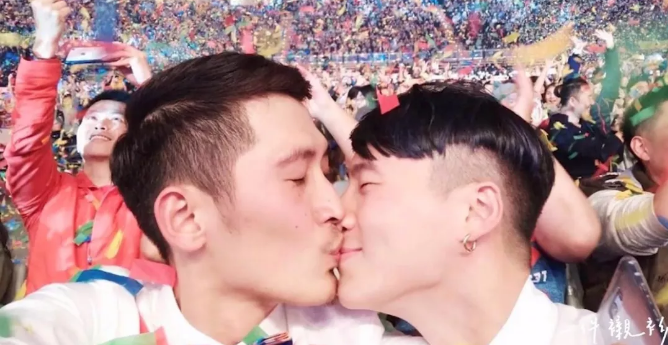 蔡健雅演唱会求婚同志夫夫分享恋爱心得-51虹马