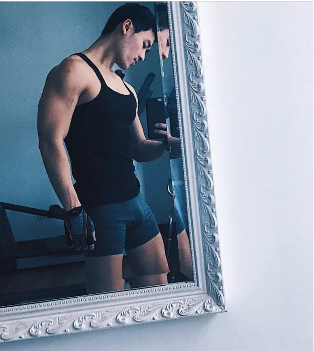 新加坡空少“藏雷”尺寸惊人，围观各种大尺度私照！ - 51虹马