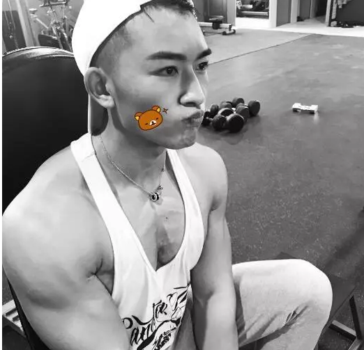 谢梓秋的吃瓜小狼狗又出新写真，网友惊呼看见蘑菇啦！ - 51虹马