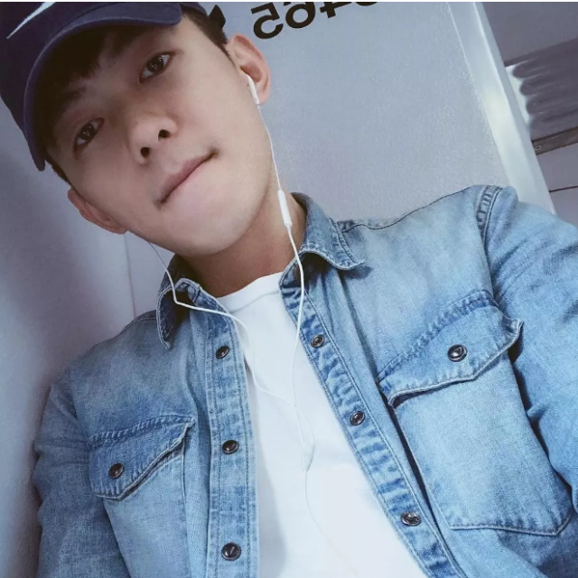 看点∣元气小奶狗穿运动短裤秀小腹肌，网友们又要换蜜汁男友了 - 51虹马