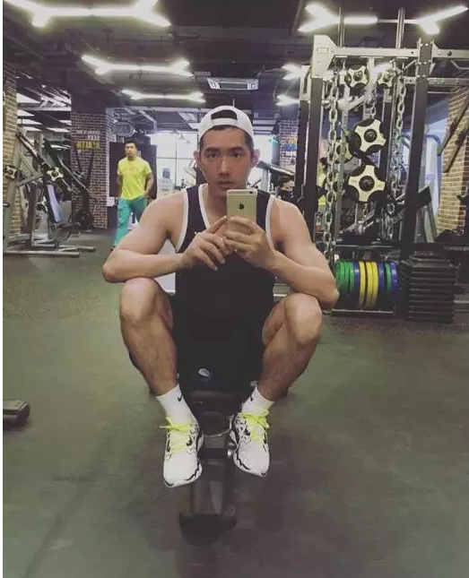 过气好男儿被扒是gay，成名前是会所鸭？ - 51虹马