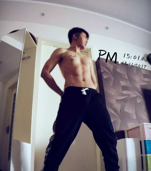 看点∣颜值小鲜肉运动型Boy，解锁你想不到的姿势！ - 51虹马