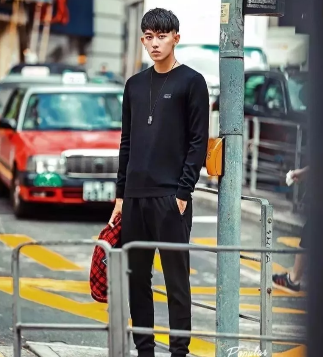 帅哥∣长得好看又会穿衣服的长腿小鲜肉，看一眼就会被吸引！ - 51虹马