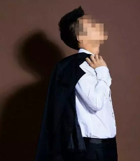 网曝男经理被同志上级潜规则，不雅照传至搜图自杀？真相还是谣传？ - 51虹马