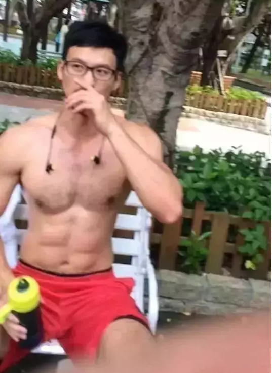 深圳某名媛天团开房打群架直播被抓？隔壁房间遭殃？洪翊展出柜？单片抗艾复方药物中国上市？信息大爆炸 - 51虹马