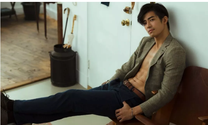 看点∣190.C.M.大长腿篮球体育生，重新把肌肉身材塞进西装，制服控快来围观！ - 51虹马