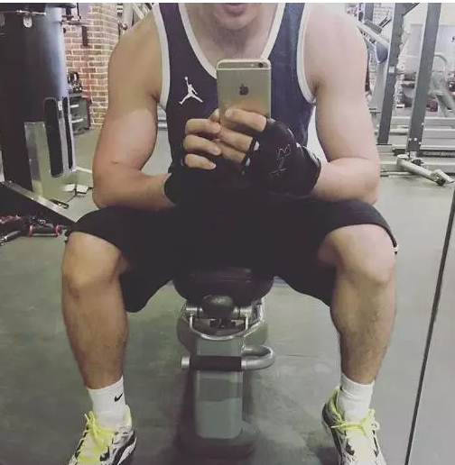 过气好男儿被扒是gay，成名前是会所鸭？ - 51虹马