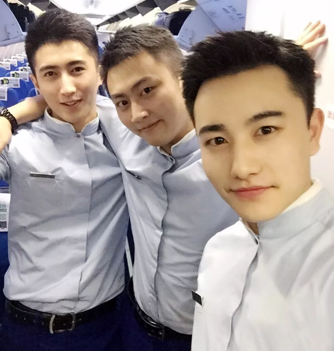 看点∣机务小哥长太帅,爆红网络被处分了!厦航那些因为“帅”而爆红的空少们！ - 51虹马