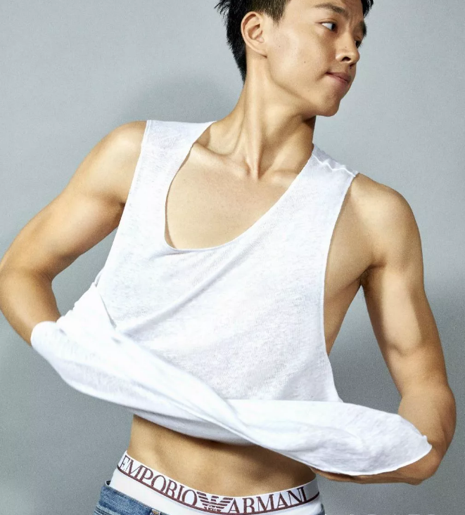 童颜兵哥哥竟然有大毛腿?床上侧颜像陈冠希? - 51虹马 童颜兵哥哥竟然有大毛腿?床上侧颜像陈冠希? - 51虹马