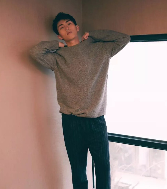 帅哥∣治愈系小王纸，介于少年和男人之间的暖如初见！－－王钰威 - 51虹马