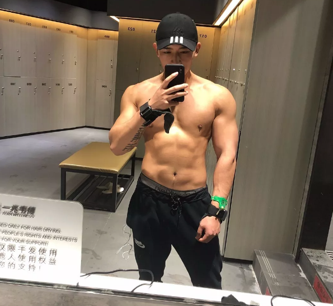 看点∣又一枚筋肉爆棚的鲜肉男模,劲道十足的肌肉身材让人羡慕嫉妒恨! - 51虹马 看点∣又一枚筋肉爆棚的鲜肉男模,劲道十足的肌肉身材让人羡慕嫉妒恨! - 51虹马