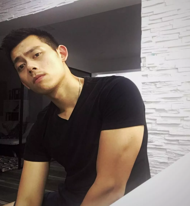 看点∣寸头大胸肌,曾经的直男肌肉体育生成网红,这股男人味让网友沸腾了! - 51虹马 看点∣寸头大胸肌,曾经的直男肌肉体育生成网红,这股男人味让网友沸腾了! - 51虹马