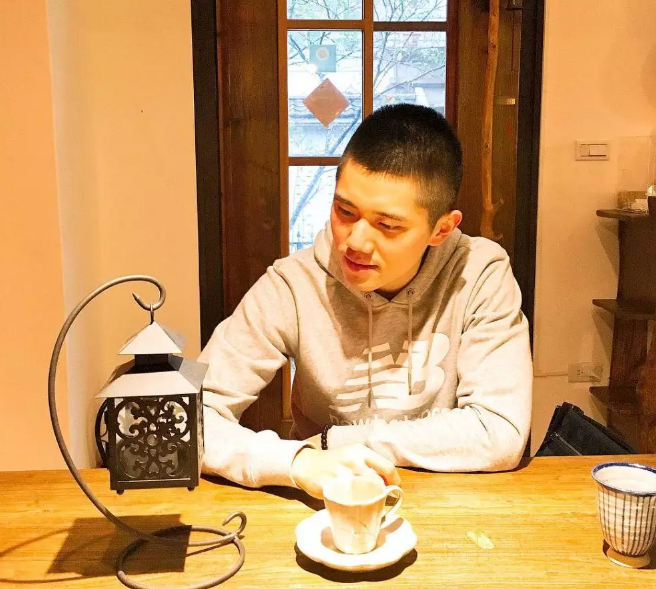 兵哥哥的白色小秘密藏不住，悄悄与你分享！ - 51虹马