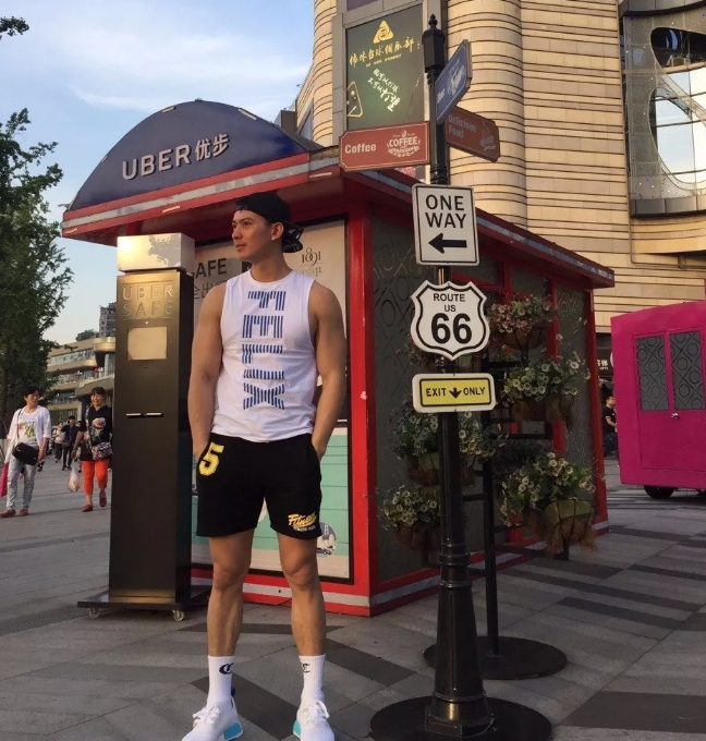 看点∣小S抓住不放的高颜值筋肉健身私教!帅了这么多年的名媛天菜! - 51虹马 看点∣小S抓住不放的高颜值筋肉健身私教!帅了这么多年的名媛天菜! - 51虹马