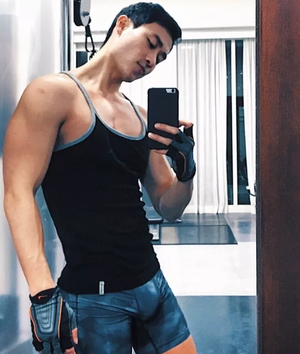 新加坡空少“藏雷”尺寸惊人,围观各种大尺度私照! - 51虹马 新加坡空少“藏雷”尺寸惊人,围观各种大尺度私照! - 51虹马