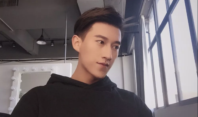 看点∣帅气小兵哥退役后当男模，健硕肌肉身材网友高呼“胸肌要炸了”! - 51虹马