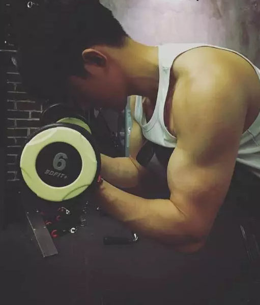 过气好男儿被扒是gay，成名前是会所鸭？ - 51虹马