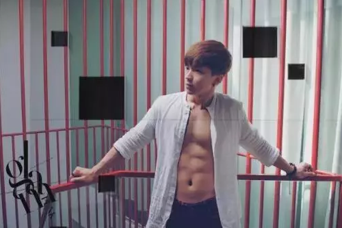 INS上的极品鲜肉，童颜胸器公狗腰想体验脸埋胸的快感！ - 51虹马