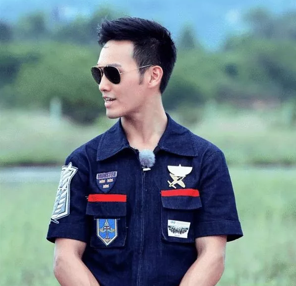 赵雅芝小儿子露壮硕肌肉火了，精彩旧照被扒 - 51虹马