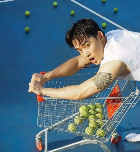 看点∣肌肉男模兼职健身私教，颜好料足还有腹肌加成 - 51虹马