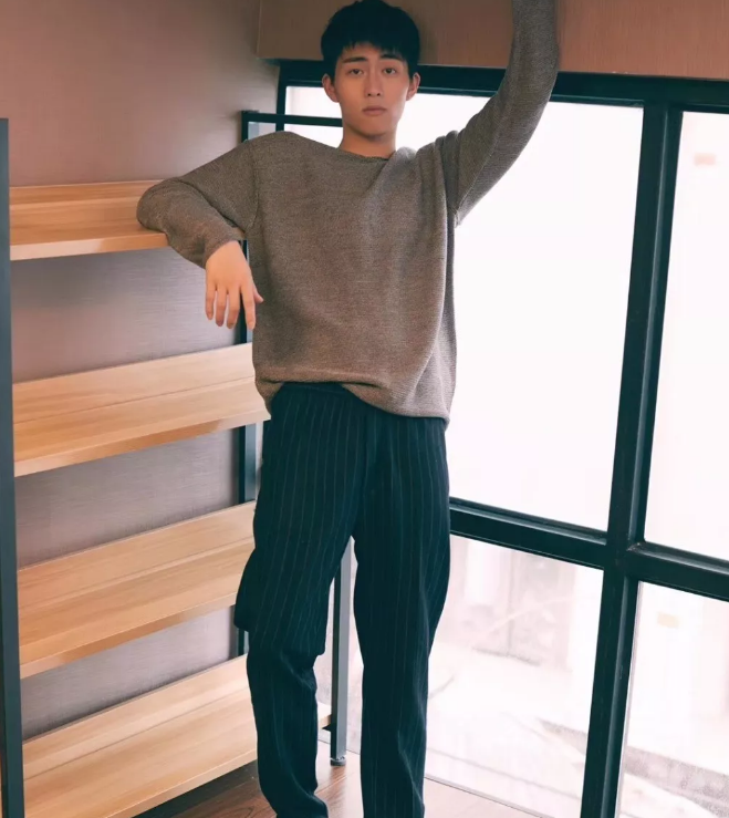 帅哥∣治愈系小王纸，介于少年和男人之间的暖如初见！－－王钰威 - 51虹马