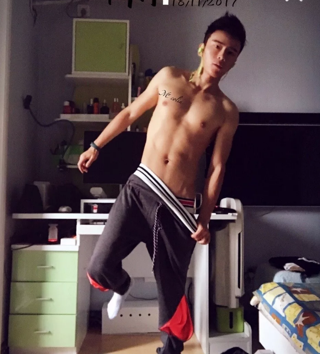 看点∣颜值小鲜肉运动型Boy，解锁你想不到的姿势！ - 51虹马