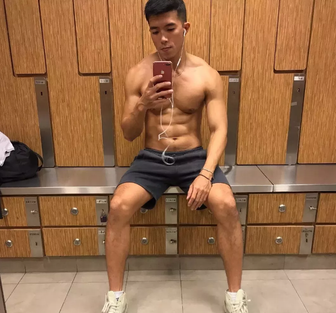 奔跑的荷尔蒙！极品筋Rou腹肌小哥，爱脱爱秀自拍照实力撩！ - 51虹马