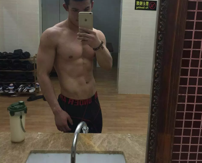 国产Gogoboy夜店表演遭“暴力”扒光 - 51虹马