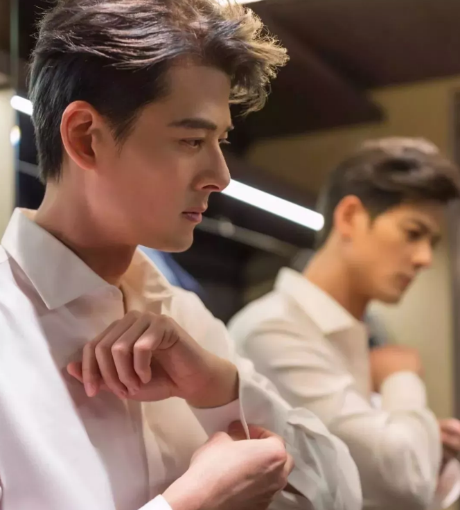 长腿冻龄男神，或许41岁还能帅成这样，也就只有他了！ - 51虹马