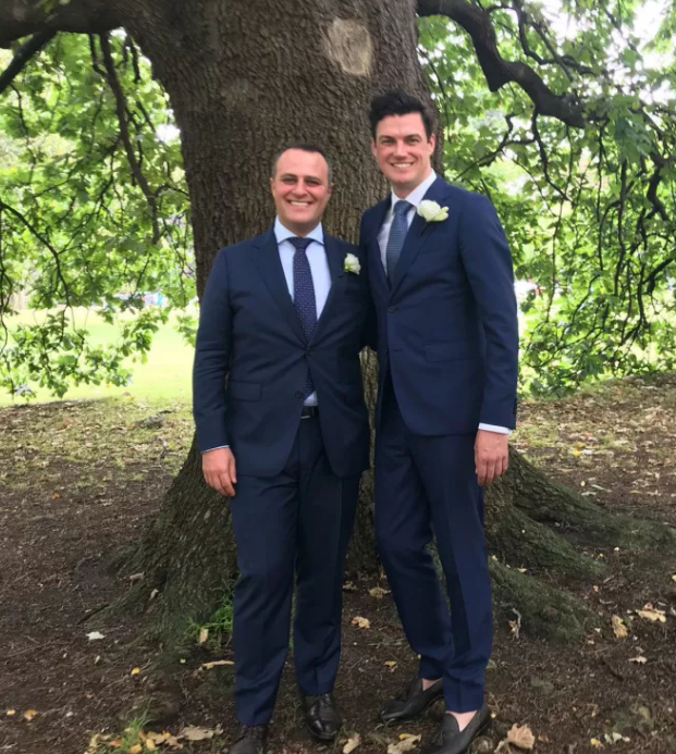 在澳洲众议院求婚的议员，终于和伴侣完婚了 - 51虹马