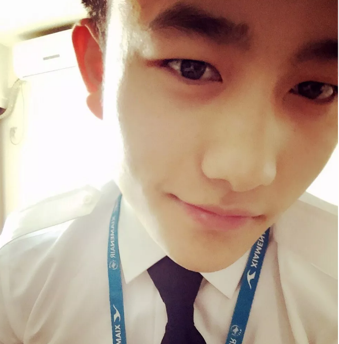 看点∣机务小哥长太帅,爆红网络被处分了!厦航那些因为“帅”而爆红的空少们！ - 51虹马