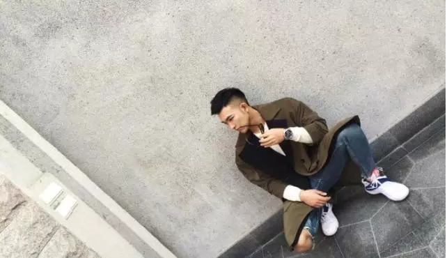 谢梓秋的吃瓜小狼狗又出新写真，网友惊呼看见蘑菇啦！ - 51虹马